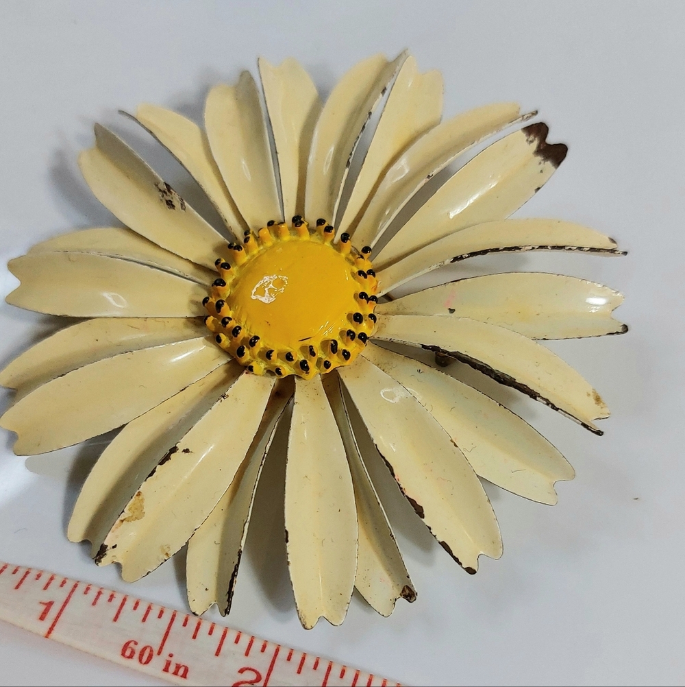 Vintage Flower Brooch group - Picture 4 of 11